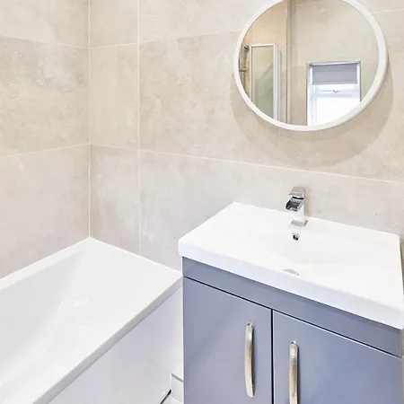 Host & - Hedley Yarm